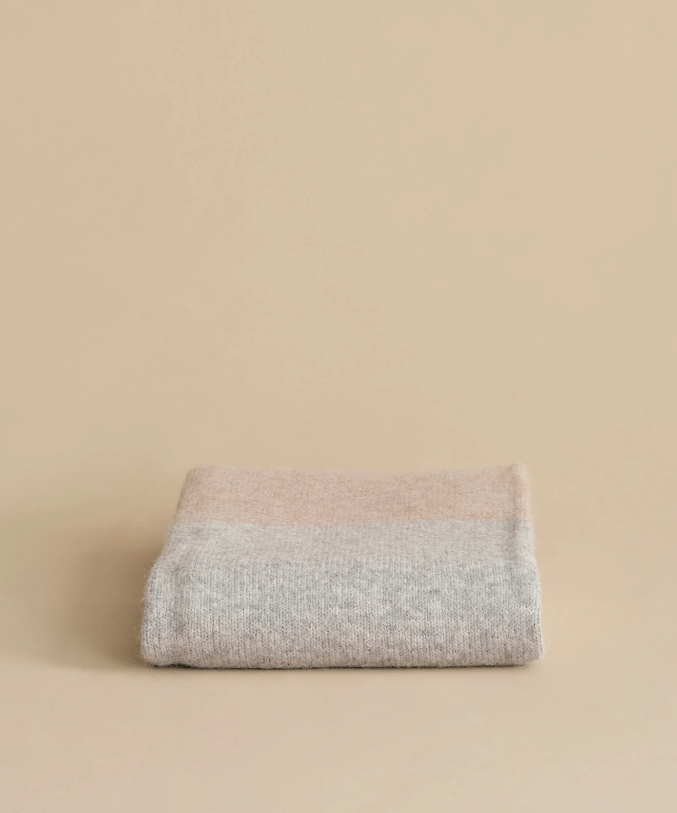 Alpaca Colorblock Throw - Image 4
