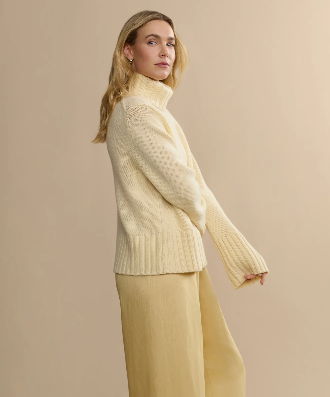 Cropped Cashmere Jet Turtleneck - Image 4