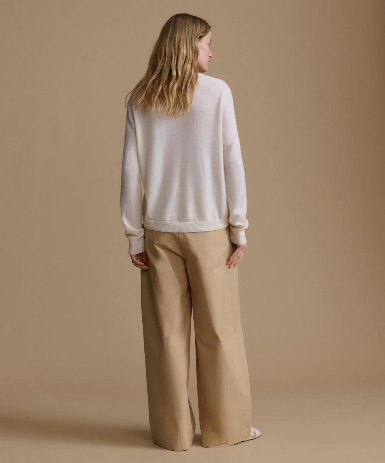 Flynn Cashmere V-Neck - Image 4