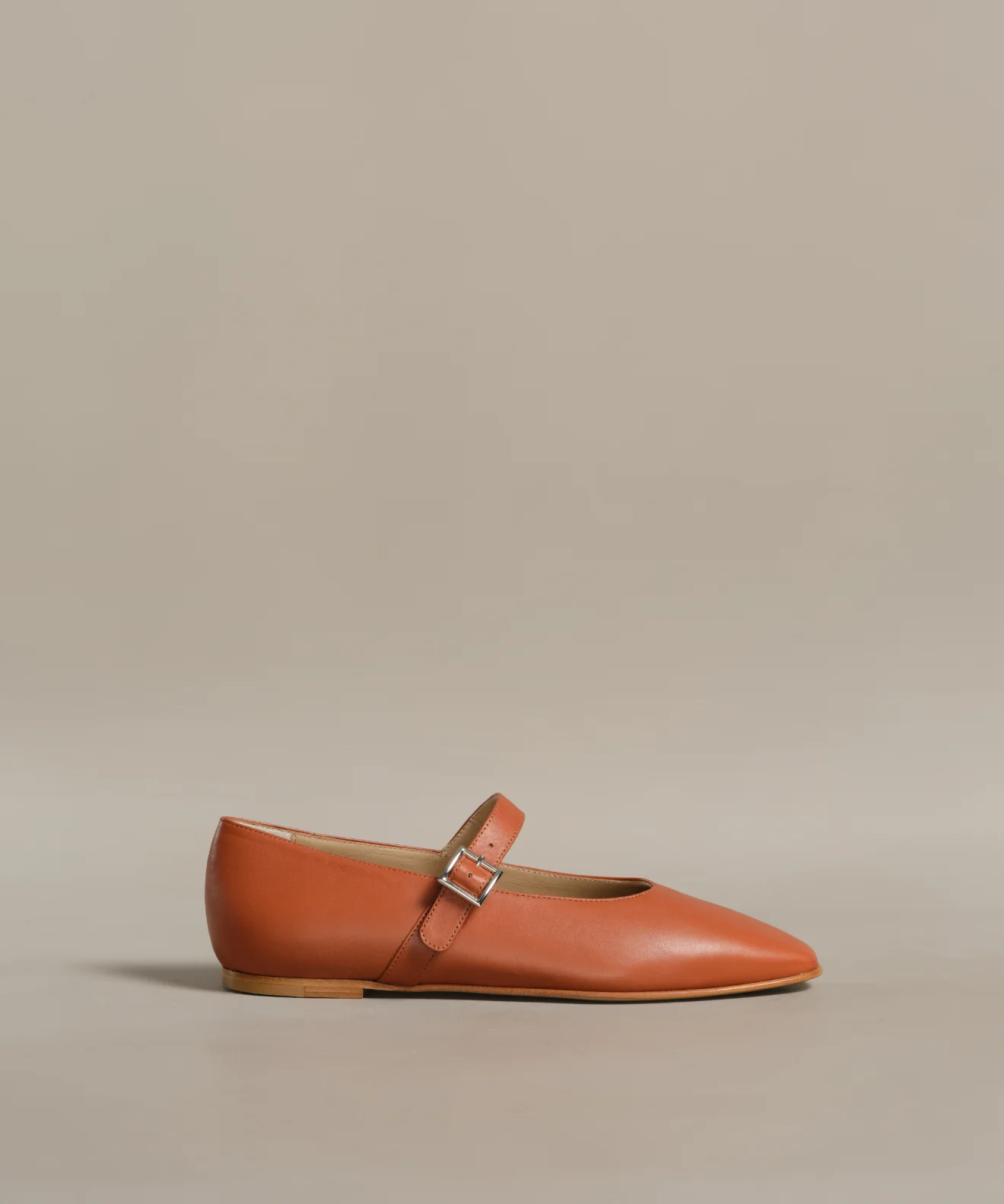Lana Flat