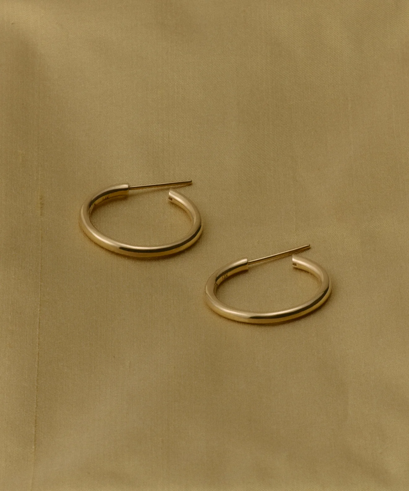 Medium Eloise Hoops