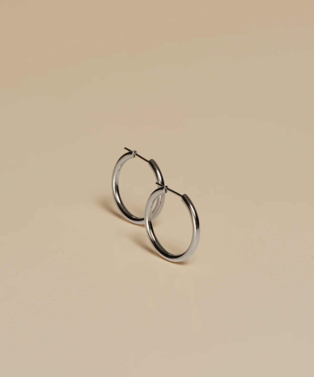 Medium Eloise Hoops